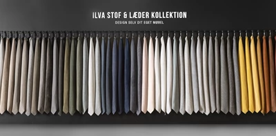 Farverig kollektion af stof- og læderprøver hængt på en mørk væg, med tekst der inviterer til at designe dit eget møbel