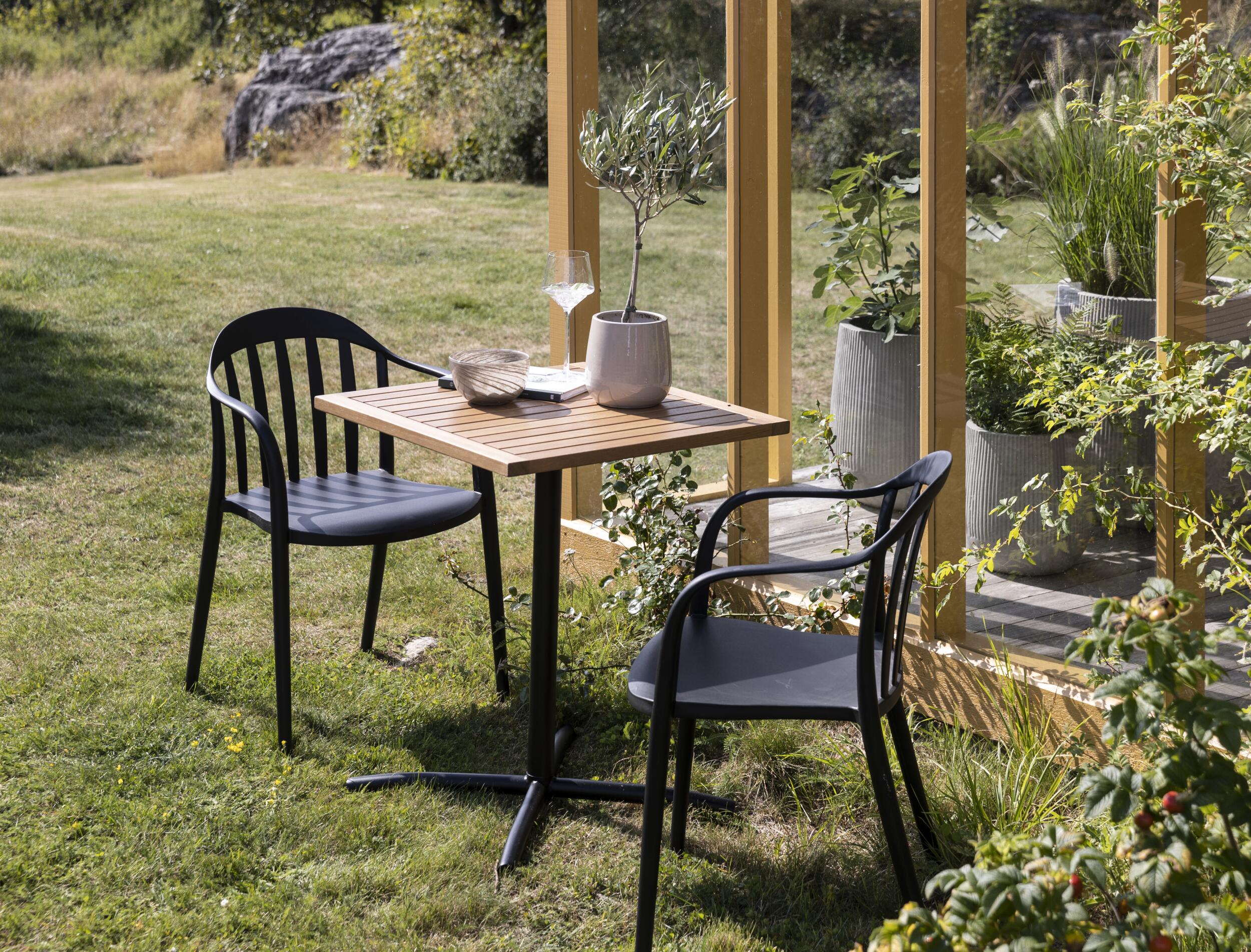 Hydra Cafésæt med 1 bord træ + 2 stole sort